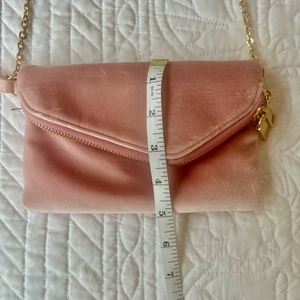 Urban Expressions Pink Velvet Chain Wristlet Clutch with Gold Hardware - Picture 9 of 9